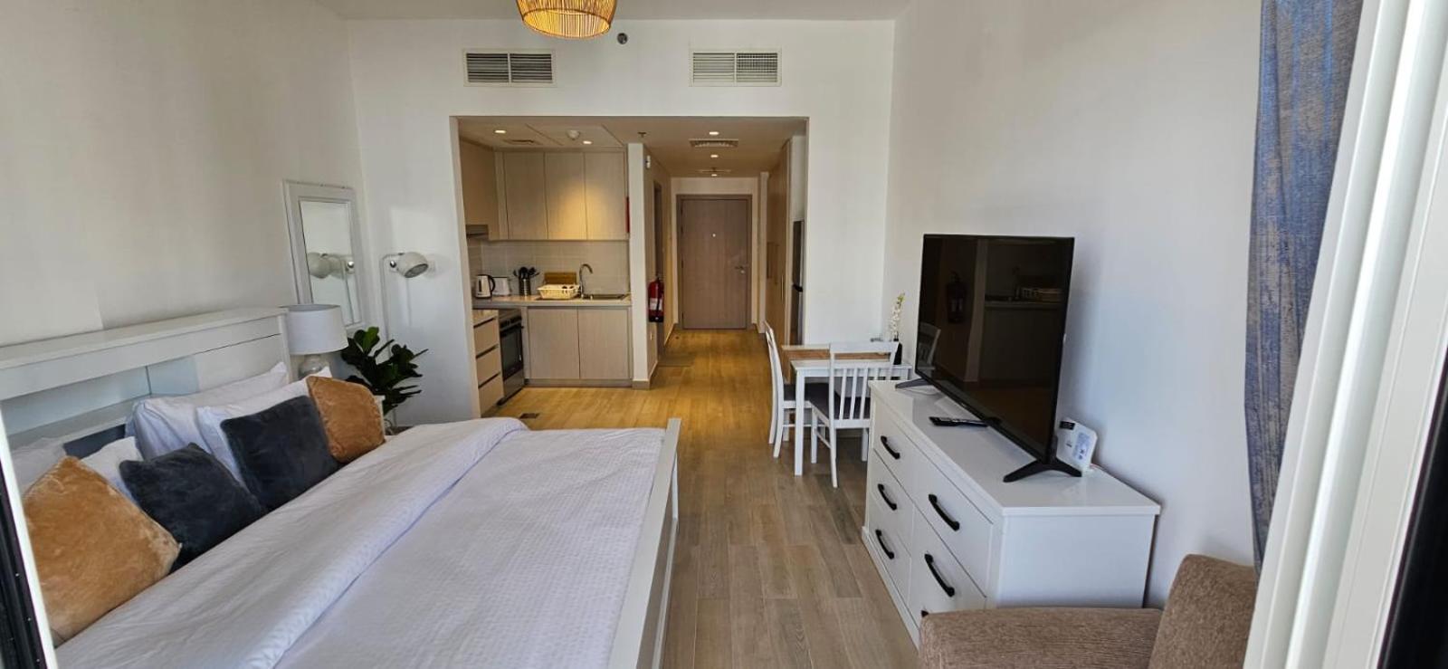 B1 In Yas With Canal View Apartment Abu Dhabi