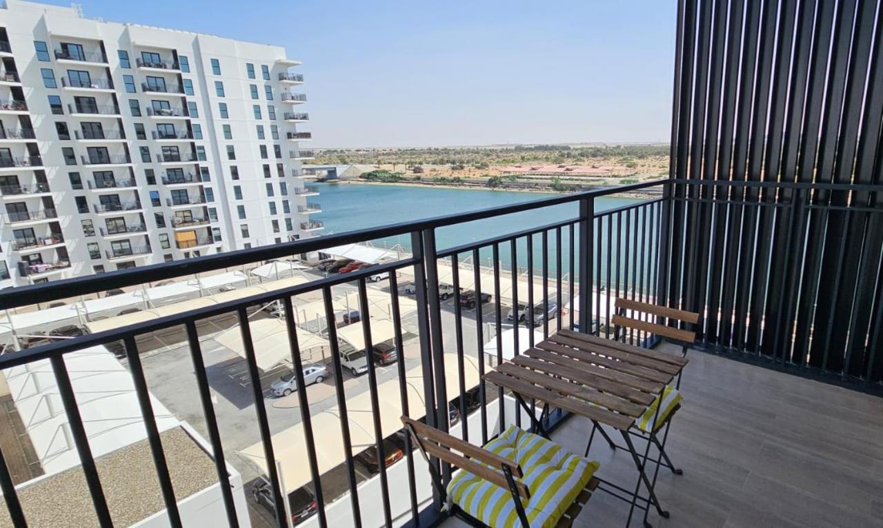 B1 In Yas With Canal View Apartment
