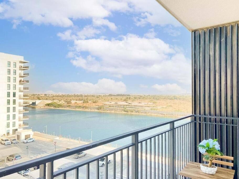 B1 In Yas With Canal View